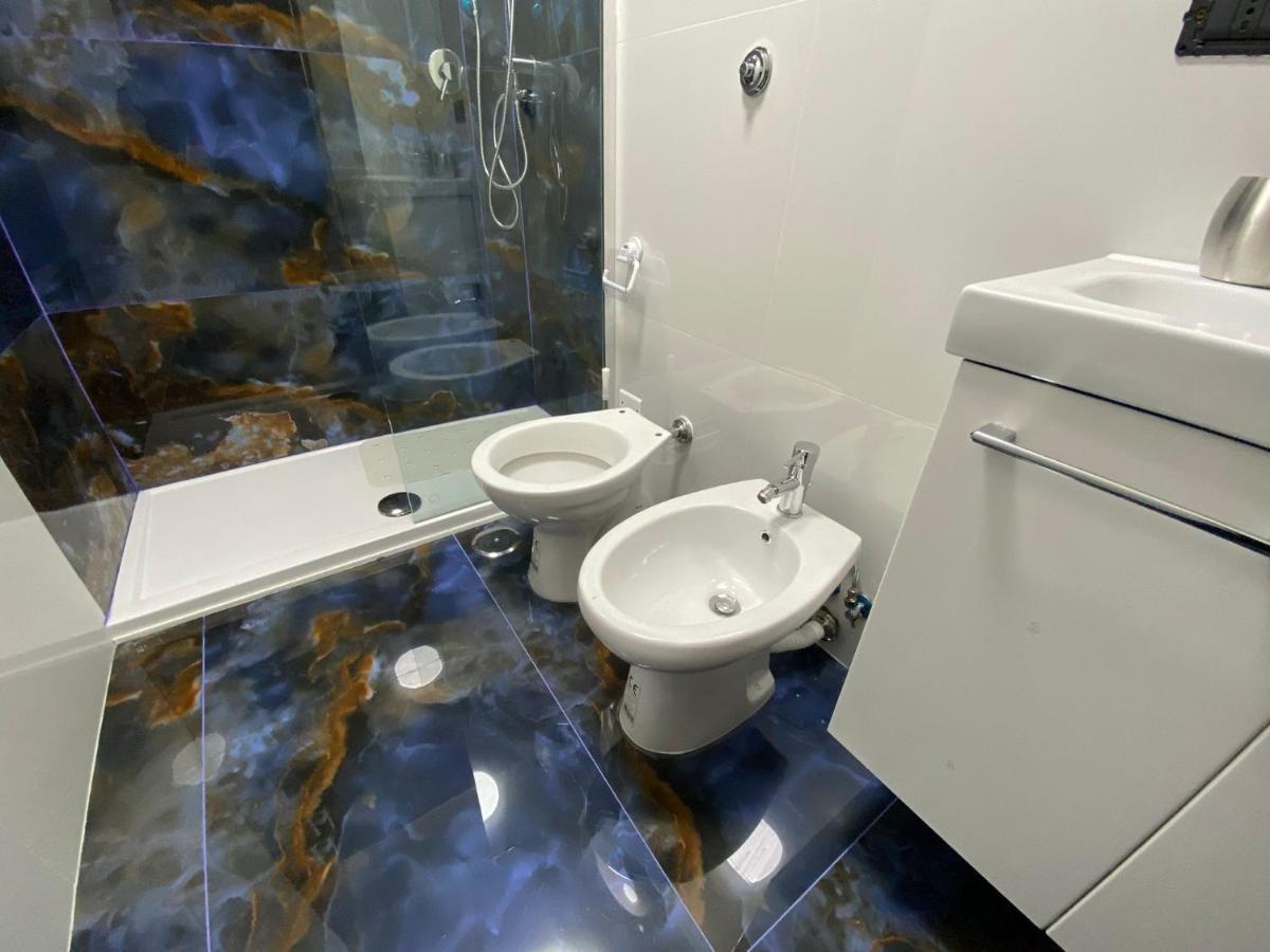 Falu Napoli Centro Camera Con Cucina E Bagno Privato Hotel Exterior photo