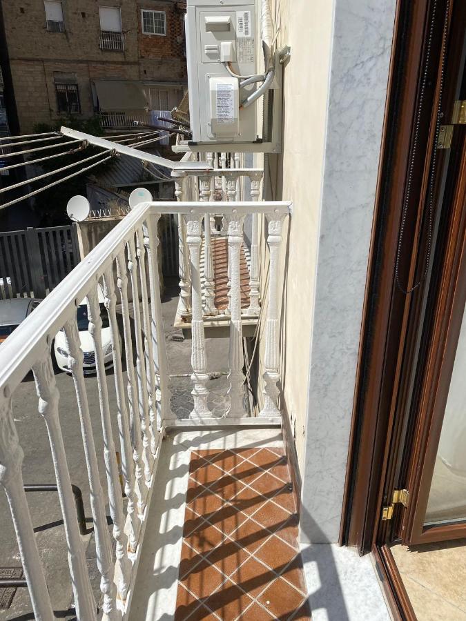 Falu Napoli Centro Camera Con Cucina E Bagno Privato Hotel Exterior photo